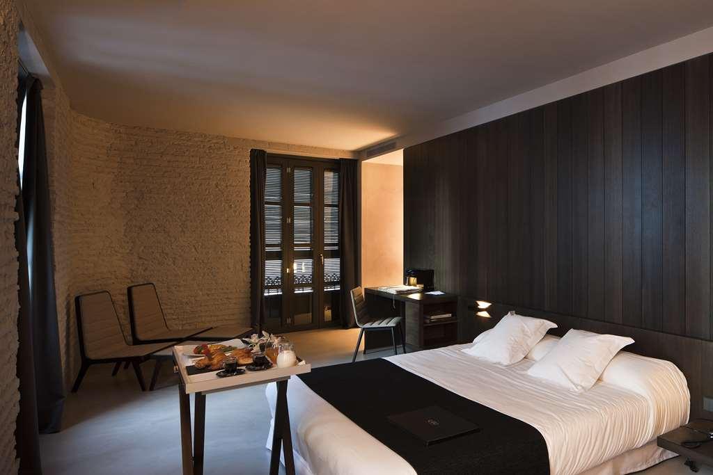卡罗酒店 瓦伦西亚 客房 照片 A room at the hotel