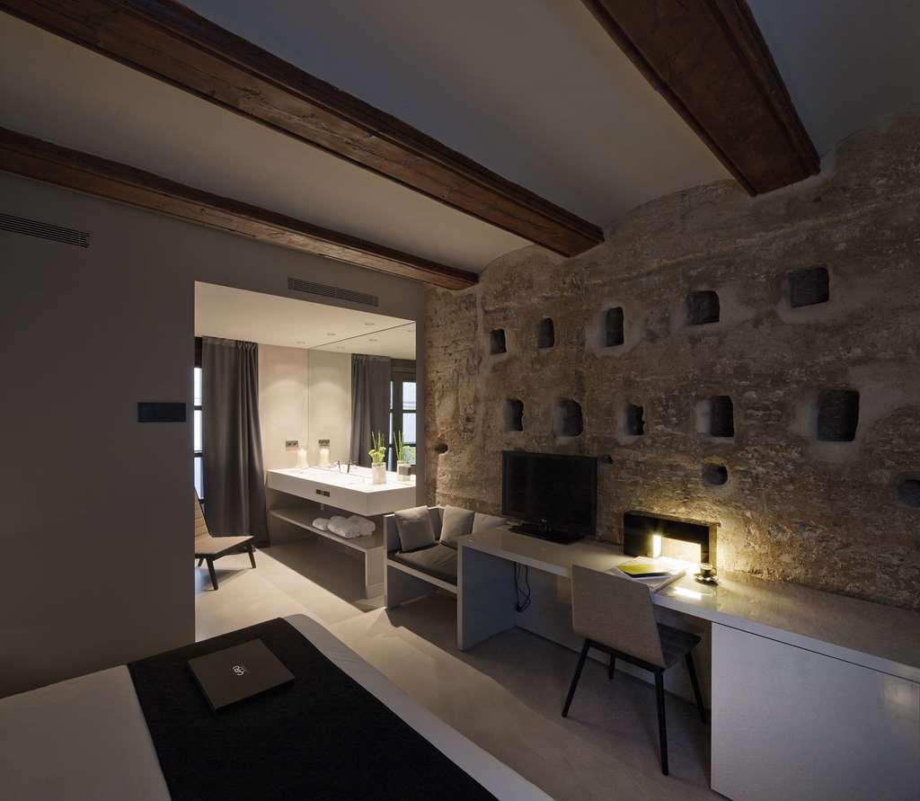 卡罗酒店 瓦伦西亚 客房 照片 A room at the hotel