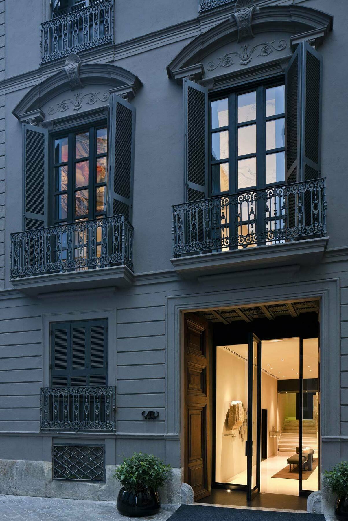 卡罗酒店 瓦伦西亚 外观 照片 A typical French balcony