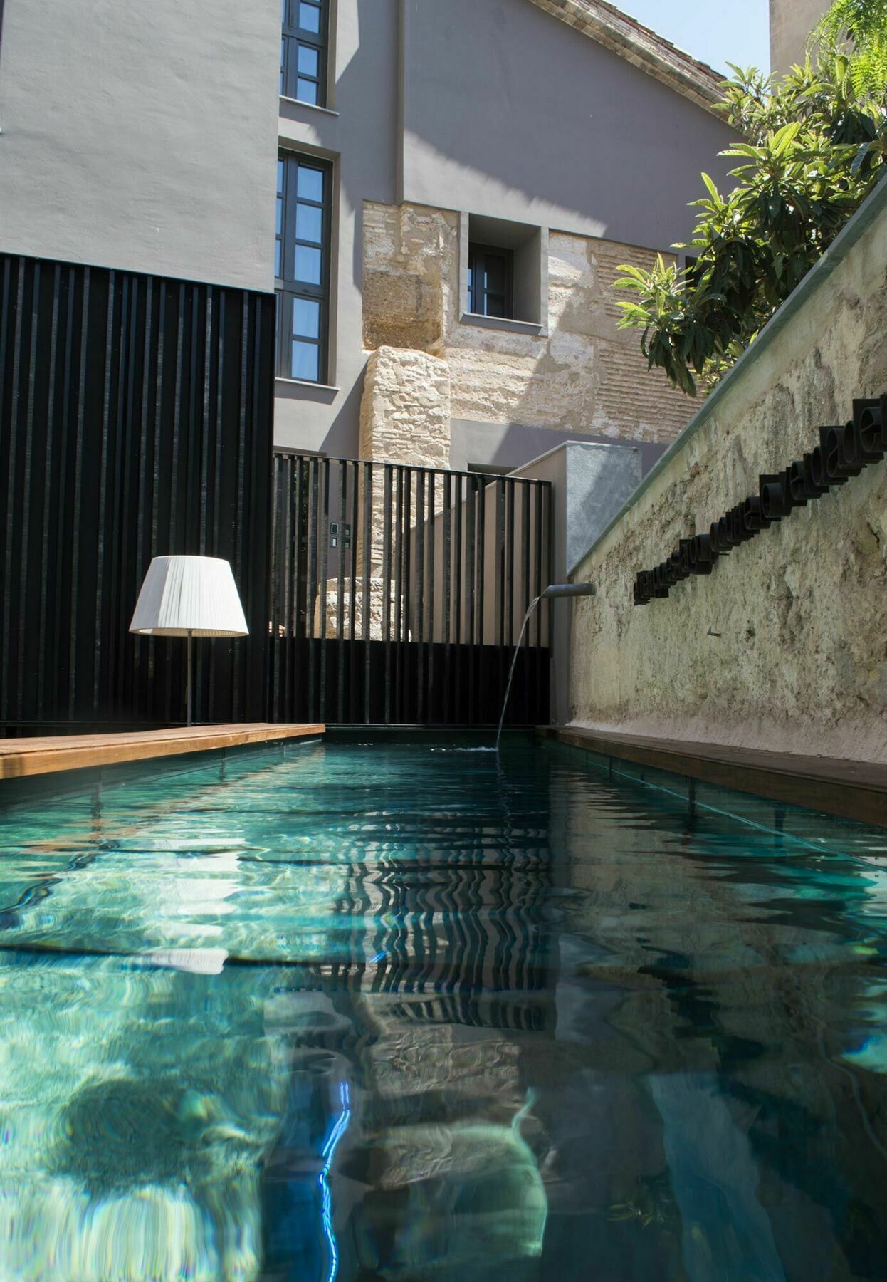 卡罗酒店 瓦伦西亚 外观 照片 The pool at the hotel